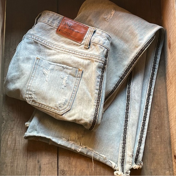 One x Teaspoon Women's Bell Bottom Light Blue Distressed Denim Jeans Size 28 - Picture 13 of 16